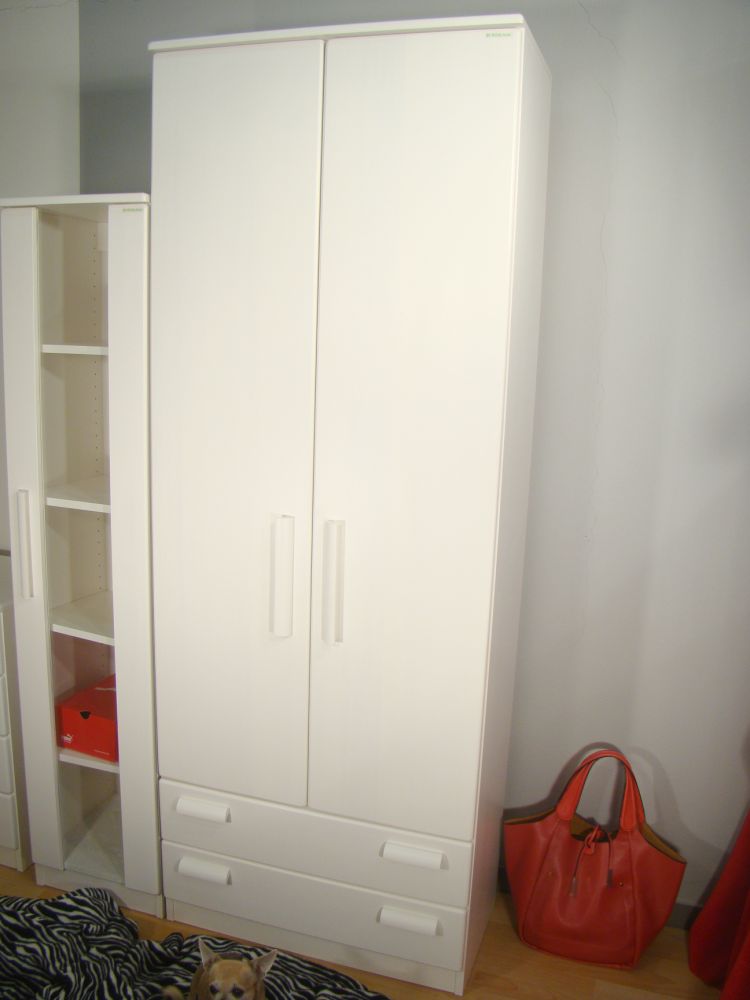 bílá policová skříň z masivu BABU 200x75x40