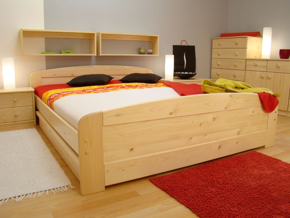 dřevěná manželská postel z masivu PAVLA, dvojlůžko