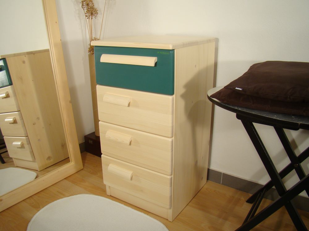 dřevěná šuplíková komoda masiv KATRIN IV