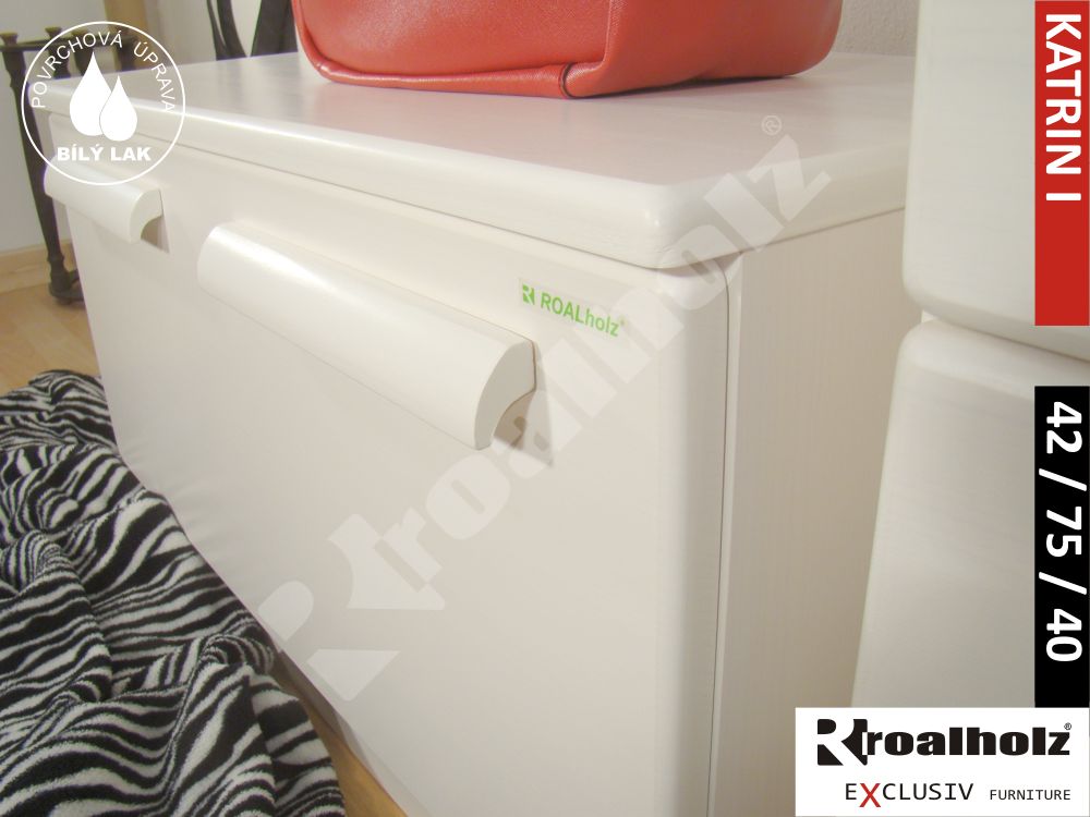 bílá nízká komoda z masivu KATRIN I, nízká bílá skříňka