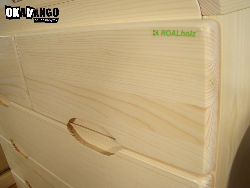 šuplíková komoda z masivu AZIZI V 