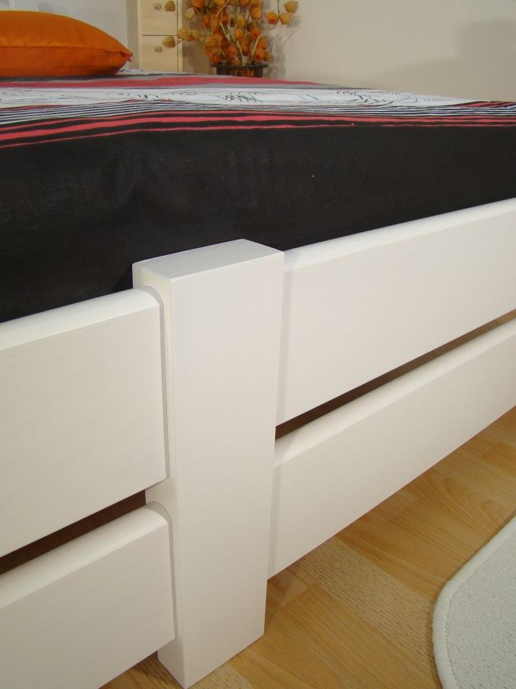 bílé dvoulůžko masiv, bílá manželská postel RADKA NR