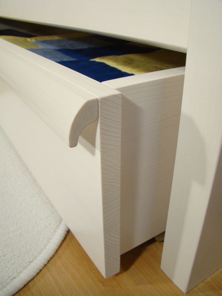 bílý půlený úložný prostor z masivu DOREMI 1/2 