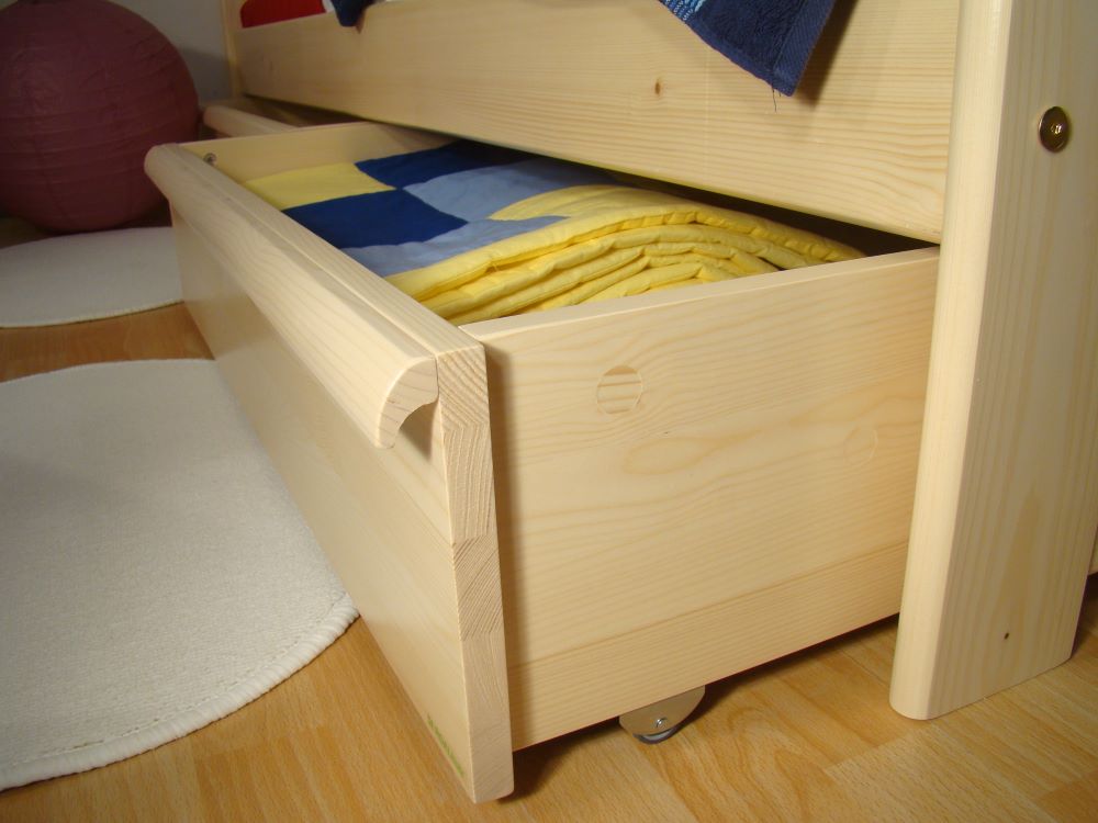 dřevěný úložný prostor z masivu DOREMI 1/2