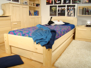 dřevěná postel z masivu GABRIELA NR