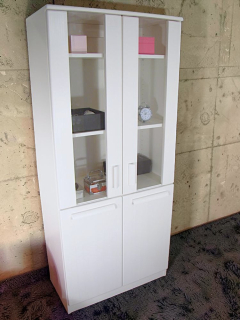 bílá knihovna z masivu MOLLY SKLO 170x75x40