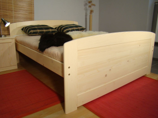 zvýšená manželská postel masiv PAVLA SENIOR 160x200