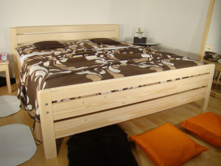 zvýšené senior dvoulůžko z masivu SALLY SENIOR 160x200