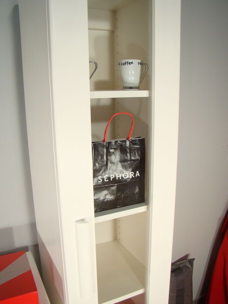 bílá úzká knihovna masiv LIKA SKLO 170x38x40