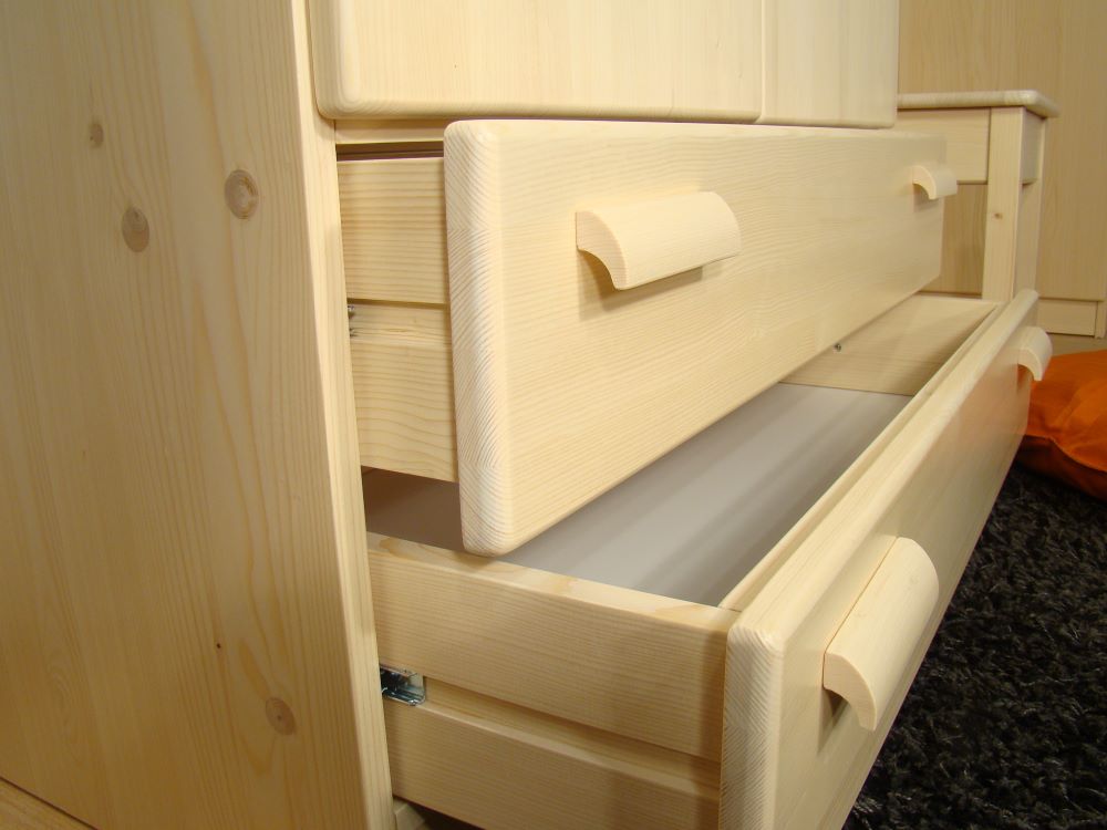 vysoká policová skříň masiv NEA 200x90x40
