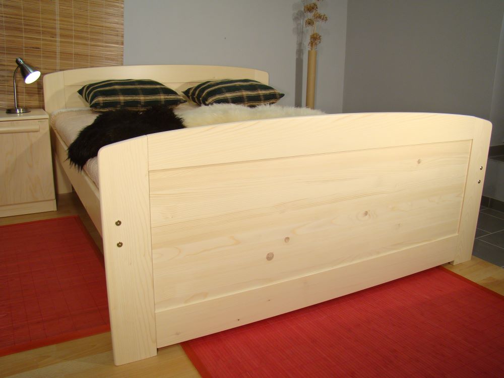 zvýšená manželská postel masiv PAVLA SENIOR 180x200