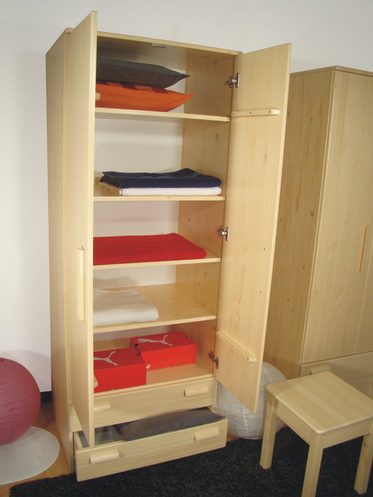 hluboká policová skříň z masivu VIKI 200x75x58