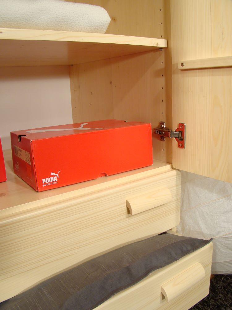 hluboká policová skříň z masivu VIKI 200x75x58